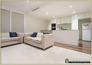 Lounge to kitchen (2009-09-30)