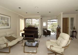Lounge to front door (2006-09-01)
