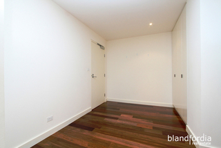 Internal Apartment Entrance (2012-05-08)