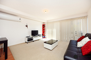 Living Room (2011-10-04)