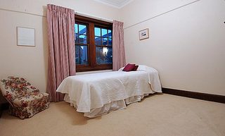 Bed 4 (2004-10-20)