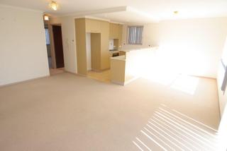 Lounge/Dining (2014-08-07)