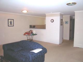 Lounge (2003-04-11)