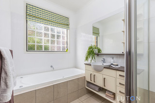 Main bathroom (2018-11-02)