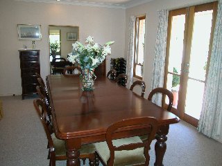 Dining (2002-11-01)