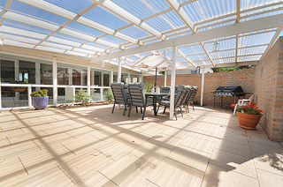 Outdoor Entertaining (2011-02-01)