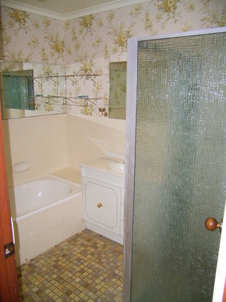 Bathroom (2006-08-17)