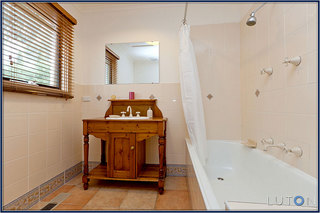 Bathroom (2012-01-17)