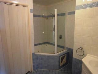 Bathroom (2014-04-23)