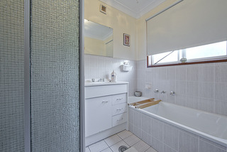 Bathroom (2013-03-26)