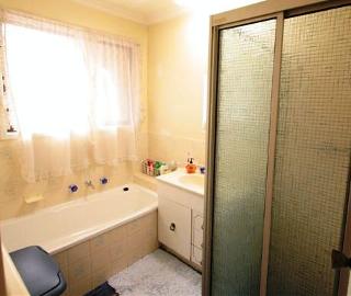 Main Bathroom (2010-05-21)