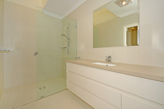 Bathroom (2010-05-06)