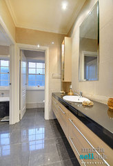 Bathroom (2009-03-12)