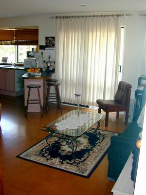 Family room (2001-11-16)