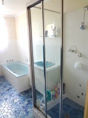 Bathroom (2014-09-05)
