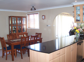 Kitchen to Dining (2005-11-03)