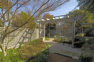 Garden & pergola (2006-09-01)
