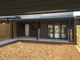 Back courtyard (2016-04-05)