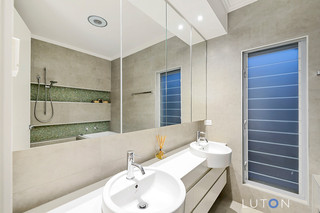 Main Bathroom (2017-07-05)