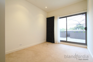 Bedroom 2 (2011-06-02)