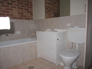 Bathroom (2012-08-02)