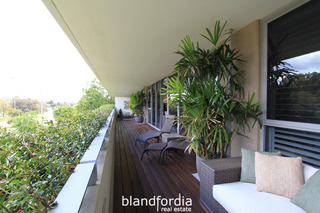 Balcony (2012-11-14)