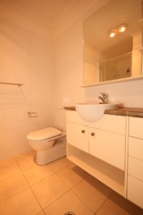 Bathroom (2012-09-10)