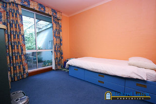 Bed 2 (2006-05-09)
