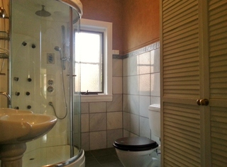 Bathroom (2012-10-16)