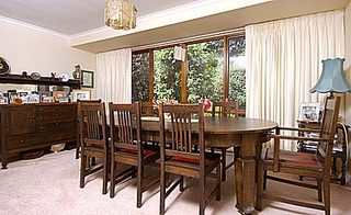 Dining (2004-03-11)