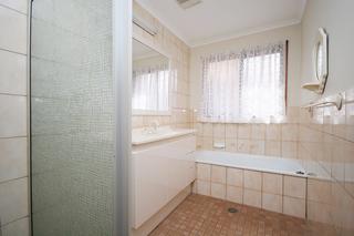 Bathroom (2009-04-20)
