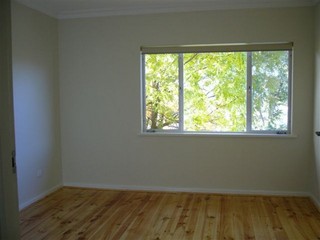 Bedroom 1 (2011-05-20)