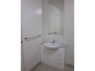 Bathroom (2012-03-15)