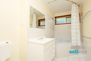 Bathroom (2011-07-20)