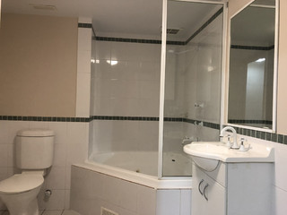 Bathroom (2018-11-06)