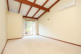Lounge Room (2011-03-17)