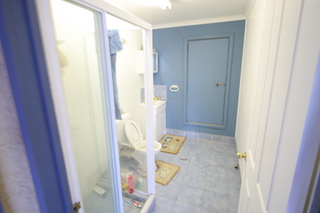 Bathroom (2006-06-06)