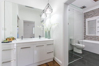Bathroom (2015-08-10)