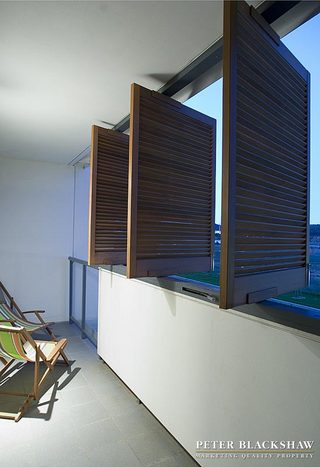 Balcony (2006-09-13)