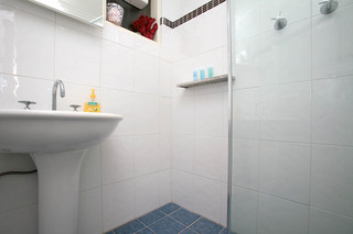 Shower Room (2009-09-04)