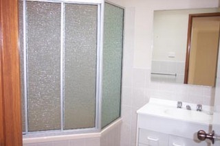 Bathroom (2004-12-10)