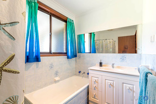 Bathroom (2015-10-15)
