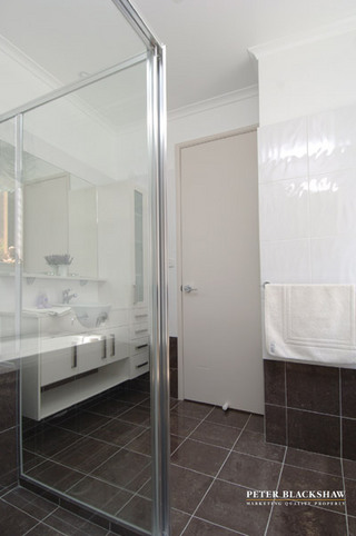 Bathroom (2006-02-22)