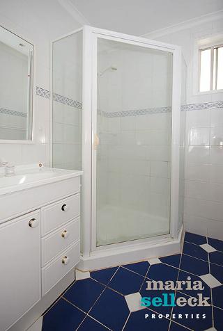 Bathroom (2010-05-17)