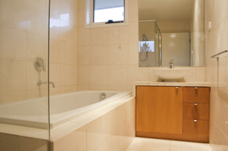 Bathroom 2 (2012-06-13)