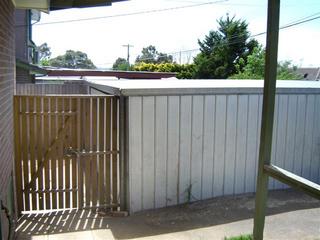 Rear (garage) (2006-10-27)