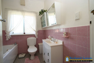 Bathroom 2 (2006-03-15)