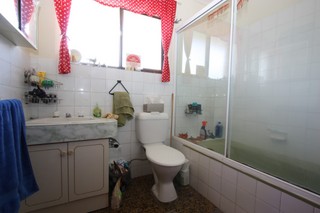 Bathroom (2011-03-18)