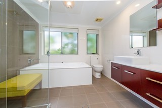 Bathroom (2013-10-16)