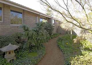 Side of house (2006-09-01)